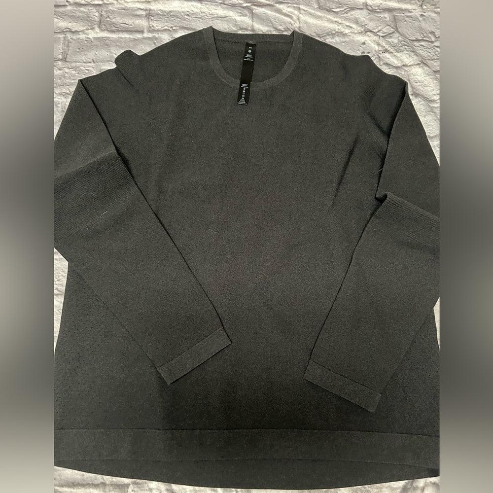 Men’s lululemon top